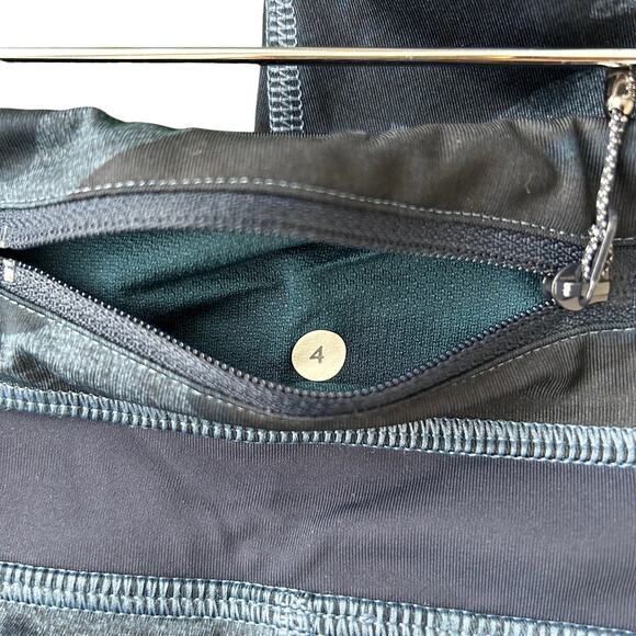 Lululemon Soul Cycle New York City Blue Camo Cropped Leggings Sz 4 - Picture 2 of 6